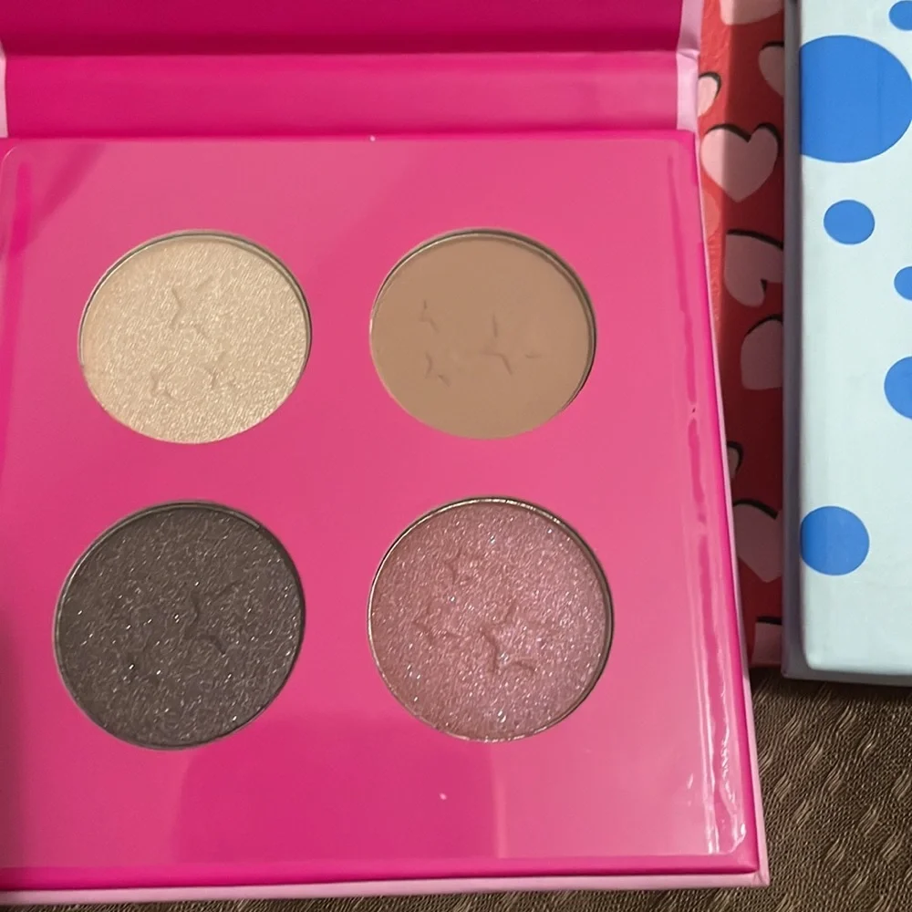 New pop arazzi eyeshadows and bag